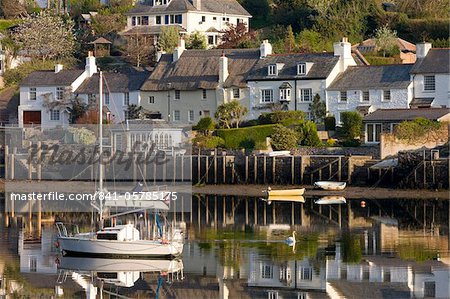 Cottages and boats beside the River Yealm at Newton Ferrers, South Hams, Devon, England, United Kingdom, Europe