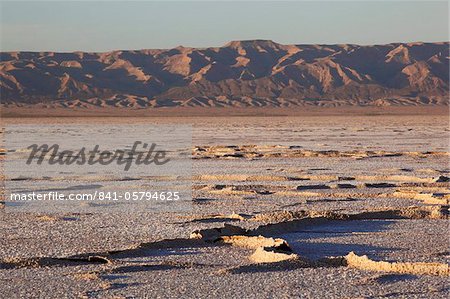 Chott El Jerid, flat dry salt lake between Tozeur and Kebili, Tunisia, North Africa, Africa