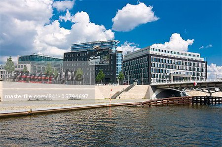 The railway station (Lehrter Bahnhof) seen from the Spree in the center of Berlin, Germany, Europe