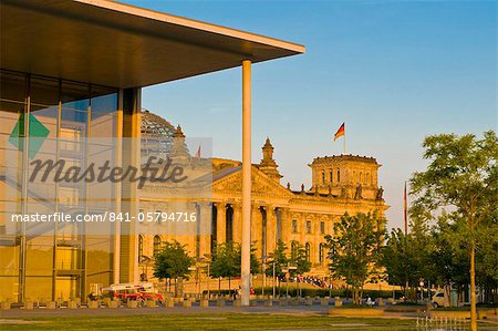 La maison de Lobe devant le Reichstag de Berlin, le Bundestag, Berlin, Allemagne, Europe