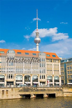 Le Friedrichsquarter avec la tour de la télévision dans le fond, Berlin, Allemagne, Europe