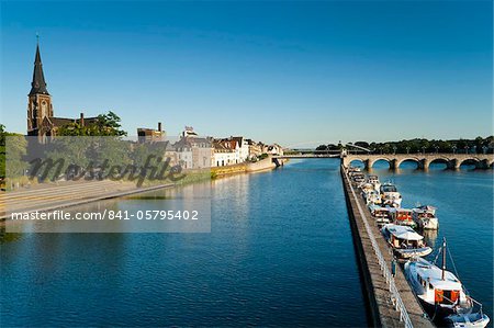 St. Maartenskerk (St. Martin Church) and St. Servatius Bridge wharf on the River Maas, Maastricht, Limburg, The Netherlands, Europe