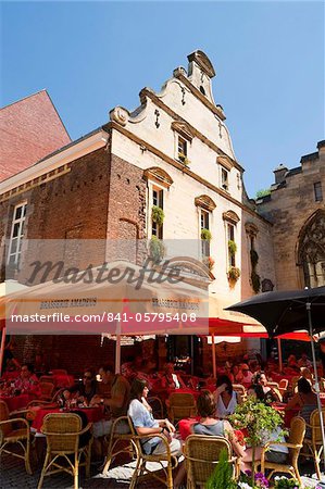 Amadeus Bar and Dominicanerkerk (Dominican Church), Maastricht, Limburg, The Netherlands, Europe