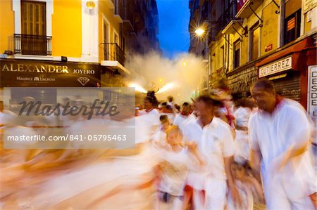 El Toro de Fuego (Firework Bull Run), San Fermin festival, Town Hall Square, Pamplona, Navarra (Navarre), Spain, Europe