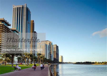 Buheirah Corniche à côté de la lagune de Khalid, Sharjah, Émirats Arabes Unis, Moyen-Orient