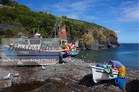 Cornish fisherman on beach at Cadgwith, Lizard Peninsula, Cornwall, England, United Kingdom, Europe