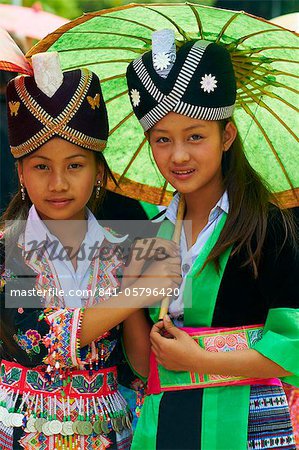 Femmes jeunes Hmong en costume traditionnel, festival du nouvel an Laos, Luang Prabang, Laos, Indochine, Asie du sud-est, Asie