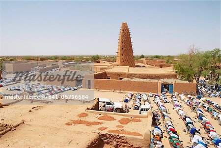 The Great Mosque built of mud, founded in the 16th century, Agadez, Niger, West Africa, Africa
