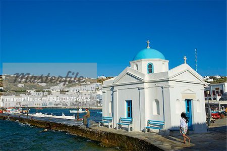 Blaue Kirche und vom alten Hafen, Insel Chora, Mykonos Stadt, Mykonos, Kykladen, griechische Inseln, Griechenland, Europa