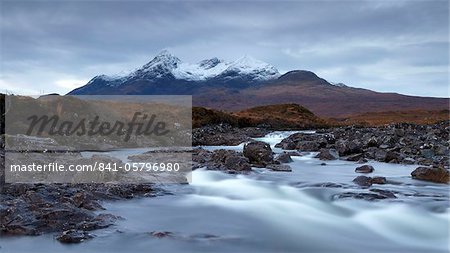 November morgens Blick der Black Cuillin Berge Sgurr Nan Gillean, Glen Sligachan, Isle of Skye, Schottland, Vereinigtes Königreich, Europa