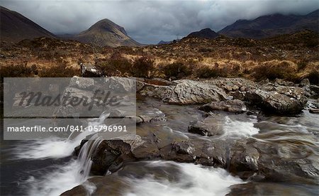 Un après-midi d'hiver morose à Glen Sligachan, île de Skye, en Ecosse, Royaume-Uni, Europe