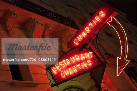 Neon-Schild am Eingang zum Restaurant Chartier, Paris, Frankreich