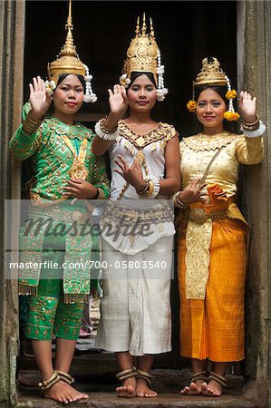 Cambodian Dancers inside Bayon Temple, Angkor Thom, Siem Reap, Cambodia
