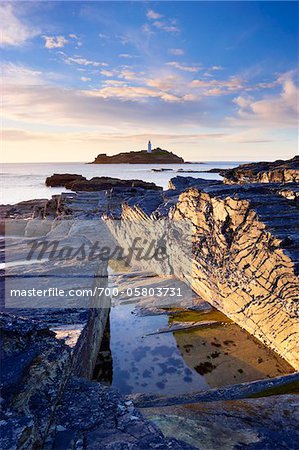 Littoral rocheux et le phare, Godrevy Point, Cornwall, Angleterre