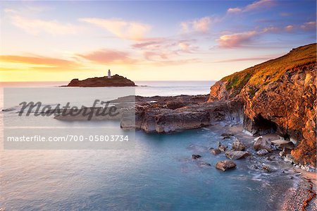 Littoral rocheux et le phare, Godrevy Point, Cornwall, Angleterre