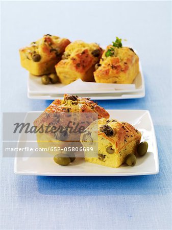 Olive and thyme mini savoury cakes