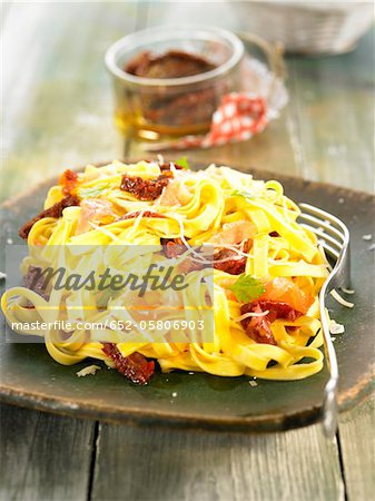 Tagliatelles with sun-dried tomatoes Tagliatelles with sun-dried tomatoes