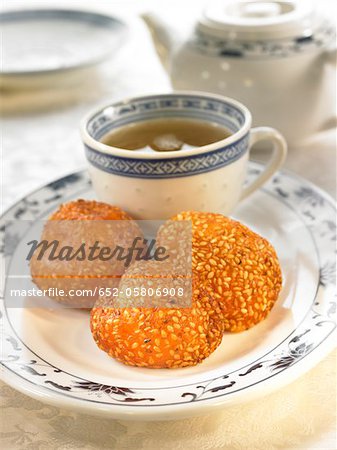 Papaya and sesame seed sticky rice cakes Papaya and sesame seed sticky rice cakes