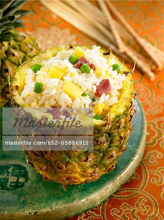 Kantonesische Reis mit Ananas