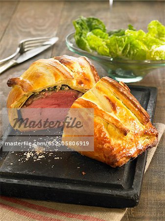 Roast beef in pastry crust