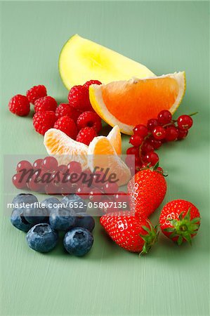 Komposition mit Früchten