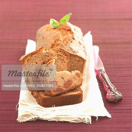 Gâteau aux fraises et au basilic