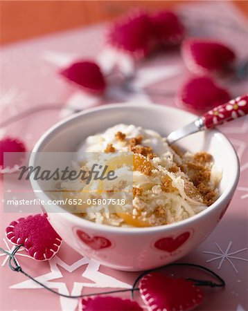 Pear and apricot fruit salad with crumbled gingerbread