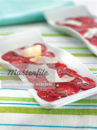 Beef carpaccio with flakes of manchego cheese