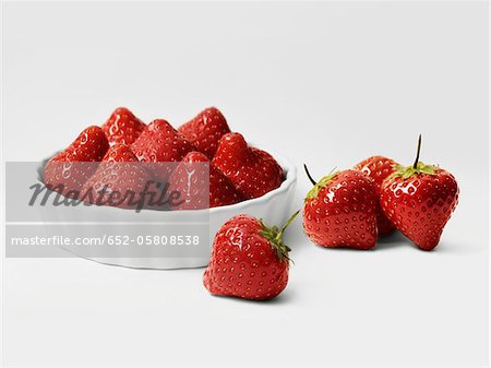 Strawberries and a china mould for tartlets