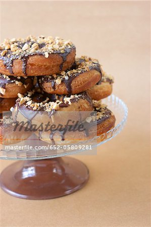 Donuts enrobées de chocolat et pistaches