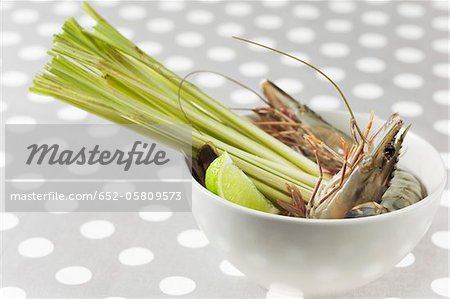 Ingredients for shrimps with citronella