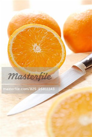 Orange, coupé en deux