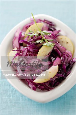 Red cabbage salad