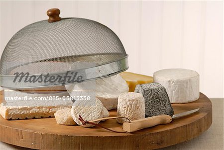 Cheeseboard with dome