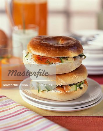 Geräucherter Lachs, Fromage Frais und Gurke Bagel Brötchen