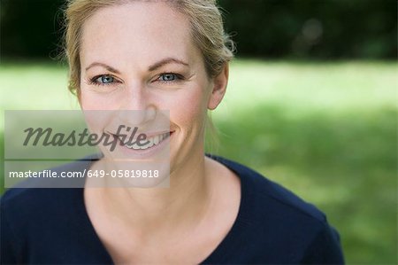 Gros plan de womans souriant visage
