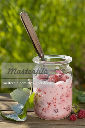 Yoghurt with fresh raspberries