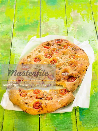 Cherry tomato and rosemary pizza bread