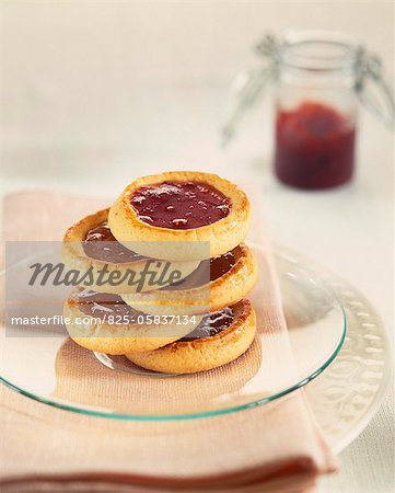 Shortbread summer fruit and apricot jam cookies