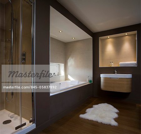 Dark brown bathroom with recessed bathtub in carbon neutral home in Crossway, Kent, England. Architects: Hawkes Architecture