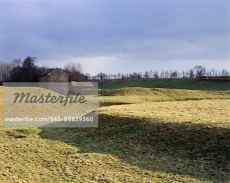 Terrassements néolithiques de la Table ronde d'Arthur.