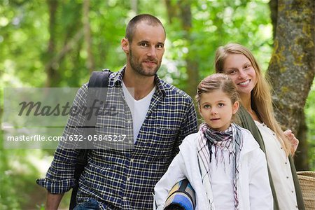 Famille dans les bois, portrait