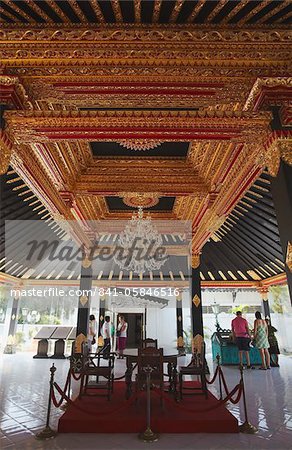 Intérieur du pavillon d'or (Kencana Bangsal) dans un parc de Kraton (Palais des Sultans), Yogyakarta, Java, Indonésie, Asie du sud-est, Asie