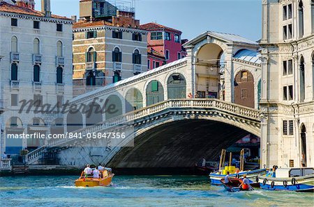 Pont du Rialto sur le Grand Canal, Venise, UNESCO World Heritage Site, Veneto, Italie, Europe