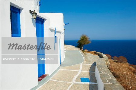 Blaue Tür und Fensterläden, Dorf Kastro, Sifnos, Kykladen, griechische Inseln, Ägäis, Griechenland, Europa