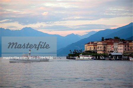 Ferry sur le lac de Côme, Bellagio, lac de Côme, Lombardie, lacs italiens, Italie, Europe