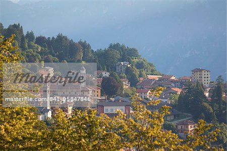 Civenna au lever du soleil, Bellagio, lac de Côme, Lombardie, Italie, Europe