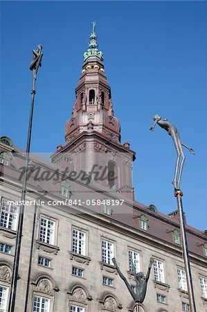 Christiansborg Palace et statues, Copenhague, Danemark, Scandinavie, Europe