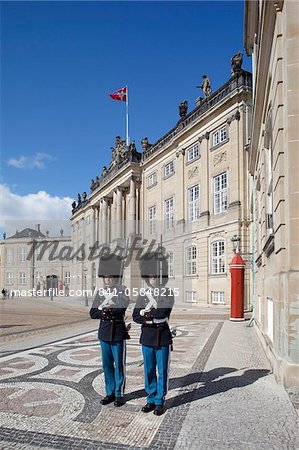 Gardes au château d'Amalienborg, Copenhague, Danemark, Scandinavie, Europe