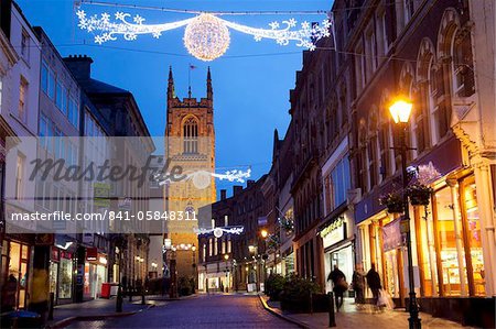 Lumières de Noël et la cathédrale à la nuit tombante, Derby, Derbyshire, Angleterre, Royaume-Uni, Europe Lumières de Noël et la cathédrale à la nuit tombante, Derby, Derbyshire, Angleterre, Royaume-Uni, Europe